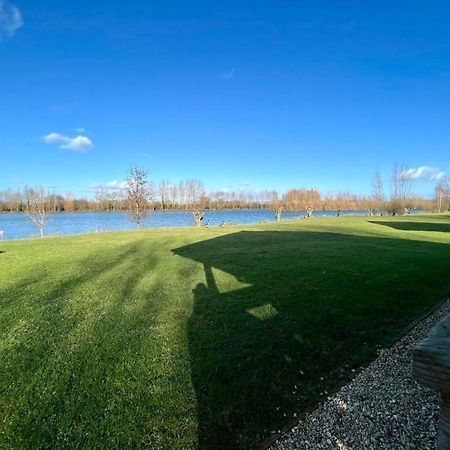 Reeds Lodge, Lake Pochard 南塞尔尼 外观 照片