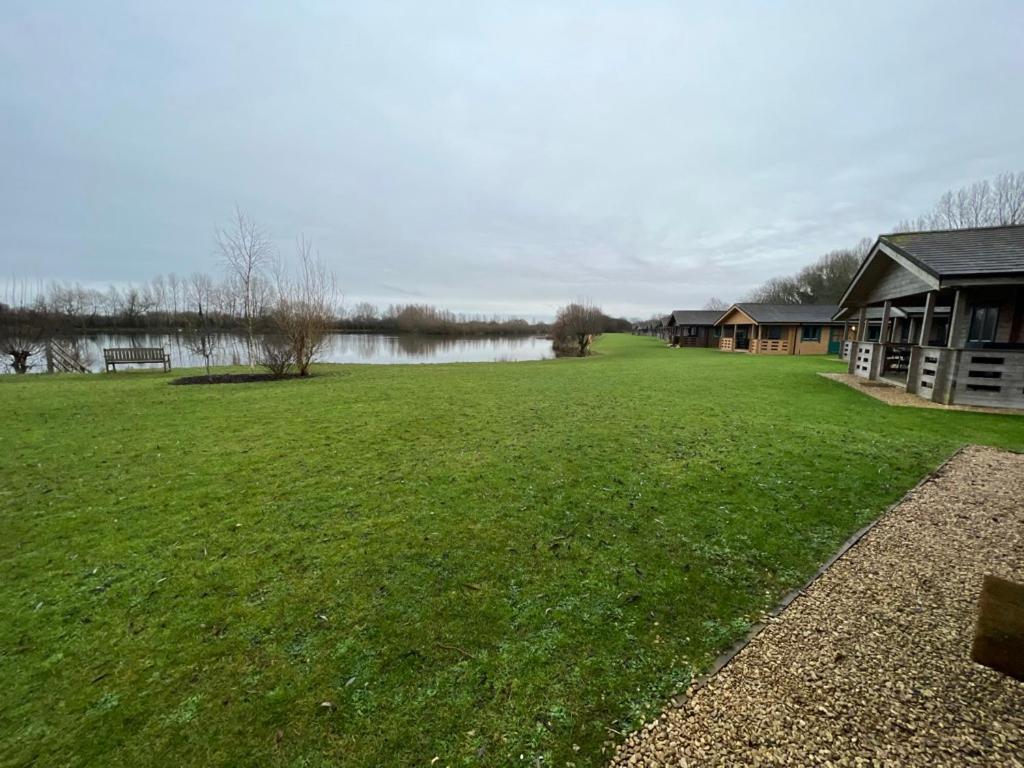 Reeds Lodge, Lake Pochard 南塞尔尼 外观 照片