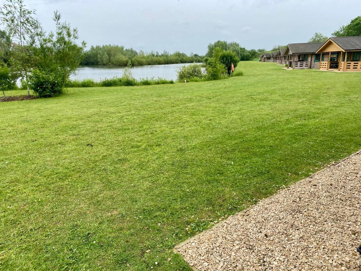 Reeds Lodge, Lake Pochard 南塞尔尼 外观 照片