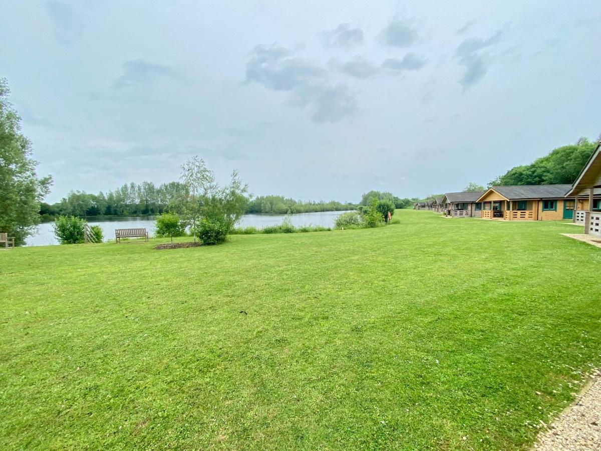Reeds Lodge, Lake Pochard 南塞尔尼 外观 照片